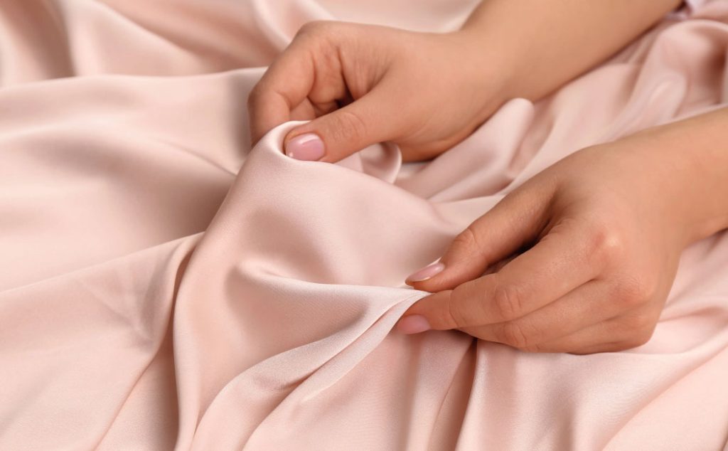 How to handle lightweight fabric